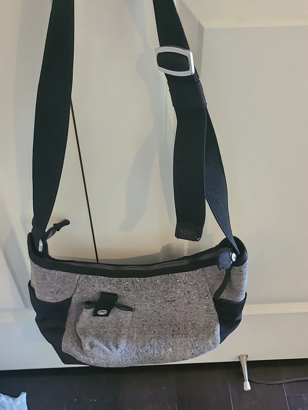 Keen Westport Crossbody Bag Adjustable Strap Multipocket Gray Black - Picture 3 of 4
